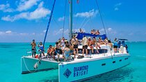 Luxury Catamaran tour to Isla Mujeres with Transportation from Cancun