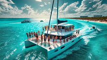 Deluxe Catamaran to Isla Mujeres, with Drinks, Snorkel & Buffet