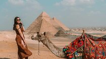 Private guided tour Giza Pyramids Sphinx Photographer with Camera