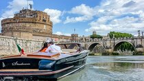 Private Cruise with Yacht on the Tiber and Aperitif on Board