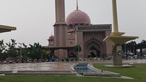 Putrajaya Batu Caves and Kuala Lumpur sightseeing Tour