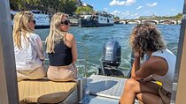 Private VIP cruise with champagne tasting and macaroon