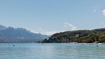 Pérouges & Annecy Private Day Trip with Food Tasting from Lyon