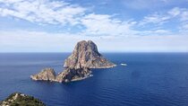 Es Vedra Boat Tour in Ibiza with Guide and Drinks