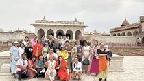 From Delhi: Taj Mahal & Agra Private Day Trip with Transfers