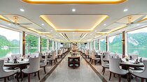 Hanoi: Halong Bay Premium Tour with Buffet, Limousine and Jacuzzi