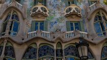 Iconic Elegance at Casa Batlló Photoshoot