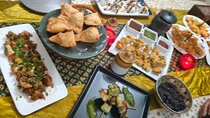 Learn 5-6 & Eat 9-10 Veg & Non-Veg Authentic Dish in a Delhi Home