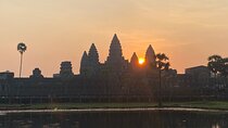 Angkor Wat Sunrise Shared Tour with Guide and Bus
