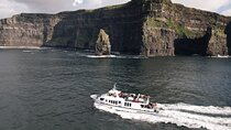 From Dublin: Cliffs of Moher, Boat Tour & Aillwee Cave