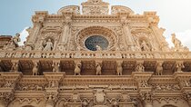Private transfer: Naples to Lecce, 2h stop in Castel Del Monte