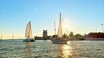 Private boat tour in Lisbon with a drink