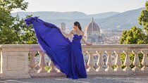 Private Photo Shooting walking Tour with a local around Florence