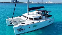 4hrs 42ft Luxury Catamaran Private Charter Cancun to Isla Mujeres