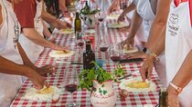 Tour with mozzarella show and Pasta Lesson with wine!