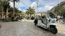 Valencia: Visit the Historic Center of Valencia in Tuk Tuk