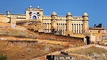 Private Day Tour of Jaipur with a Guide and Including Lunch