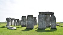Private Taxi Tour to Stonehenge and Winchester Cathedral 