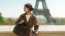 Paris: Eiffel Tower Vintage Photoshoot