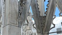 Duomo skips the line with a guide
