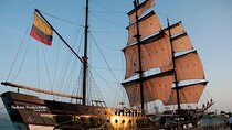 Tour of Bahia Cartagena by Pirate Boat with Sunset and Music