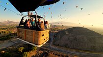 Hot Air Balloon Flight Teotihuacan With Pickup and Breakfast
