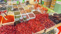 Chengdu Private Guided Local Market Tour:Street Snacks and Coffee