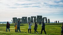 London: Stonehenge and Bath Guided Full-Day Tour