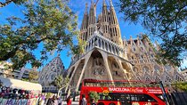 Barcelona Hop-On Hop-Off Bus & Coastal Catamaran Cruise