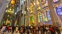 Fast Track Sagrada Familia Guided Tour with Tower Access