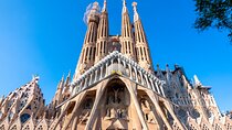 Sagrada Familia Skip the Line Guided Tour with Small Group
