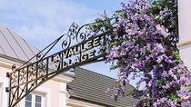 Private Tour to La Vallée Village Outlet in a Private Car