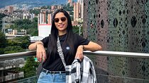 Unique photos in Medellin with creative photographer