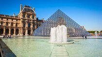 Louvre District Guided Tour with a Local Guide