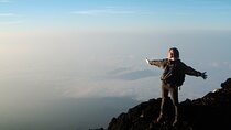 2-Day Mt Fuji Climbing Tour to Summit from Tokyo with Free Gear