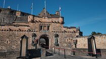  Edinburgh Castle Guided Walking Tour & Holyrood Palace Ticket