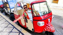 Memorable complete tour POR Lisbon in Classic Tuktuk Piaggio