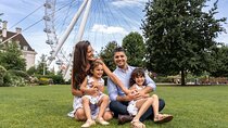 Iconic London Portraits Tour with Expert Local Photographer