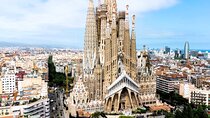 Sagrada Familia Monolingual Tour with Skip the Line Ticket 