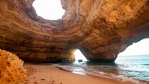 Portimão : Boat by the Caves DE Benagil in Small Group
