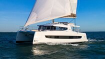 5 Hour Semi Private Catamaran Tour in Santorini with Lunch