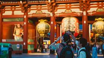Tokyo: Asakusa Sensoji Night Walk with a Local Brandy