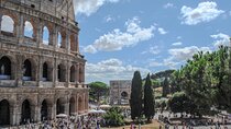 Rome Colosseum Exterior Sunset Walk with Video Souvenir& Photos