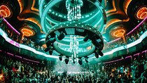 Las Vegas Club Crawl with Party Bus and Free Drinks