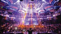 Las Vegas Club Crawl with Party Bus and Free Drinks