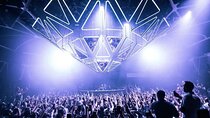 Las Vegas: VIP Club Crawl with Party Bus, Express Entry & Drinks