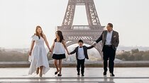 Eiffel Tower Private Photoshoot With a Professional Photographer