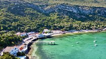 Full-day private tour DE Arrábida, Sesimbra and Palmela