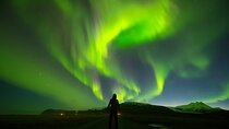  Small-Group Tour: Northern Lights with Photos & Hot Chocolate