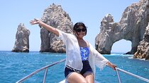 Group tour of the Cabo San Lucas Arch